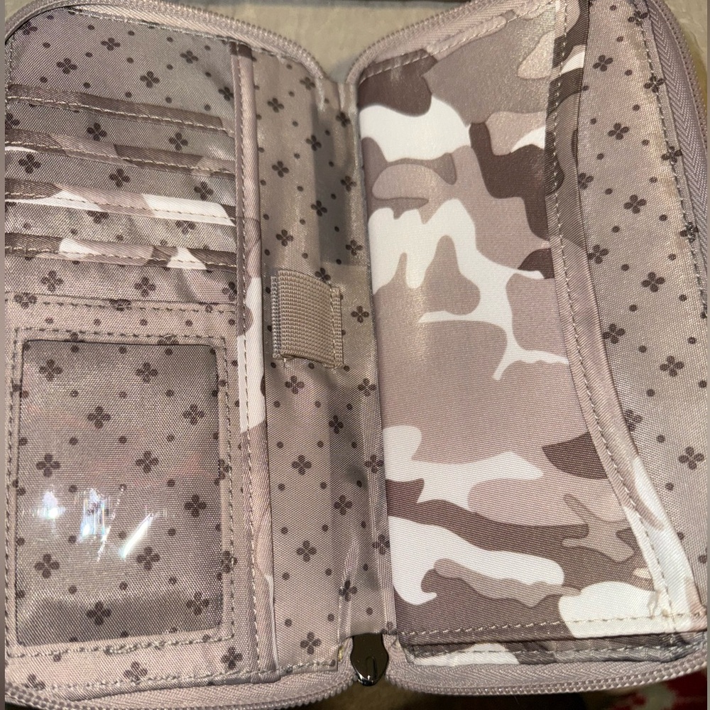 Lug Jitterbug And Rfid Protected Splits Xl Wallet… - image 3